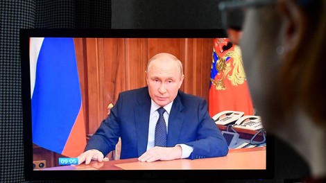 Pogovarjali smo se z zgodovinarjem: kam nas lahko pripeljejo Putinova dejanja, se mu bodo Rusi uprli?
