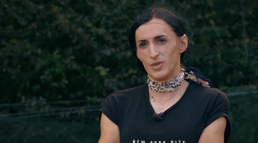 Šok: je Andrea predčasno zapustila resničnostni šov? To, kar se je dogajalo v hlevu, je podobno grozljivki (foto: Voyo/posnetek zaslona)