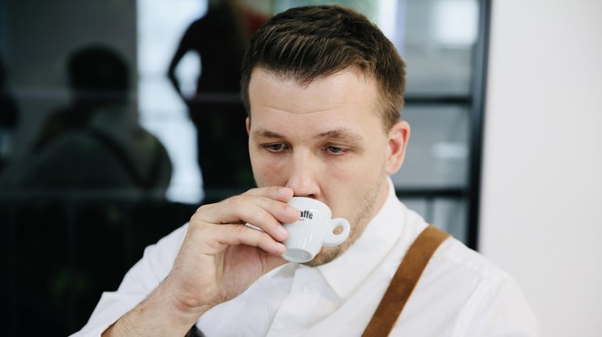Pozor: pitje vroče kave poveča tveganje za nastanek raka (foto: Aleksandra Saša Prelesnik)