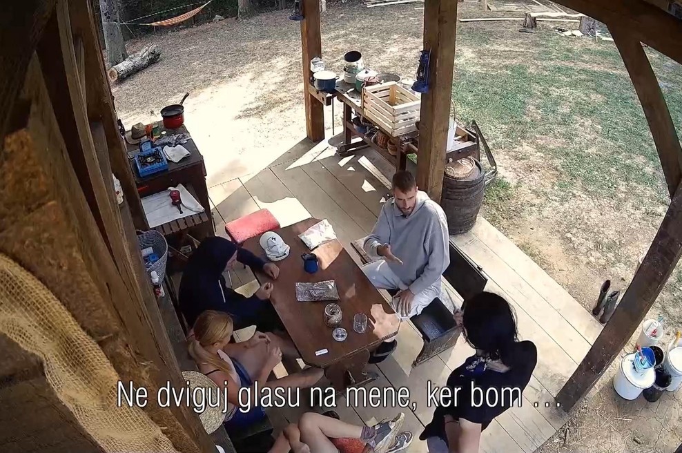 Zakaj je Andrea med prepirom z Janom držala nož v rokah? Poznamo resnico in ni takšna, kot si mislite (foto: Voyo/posnetek zaslona)