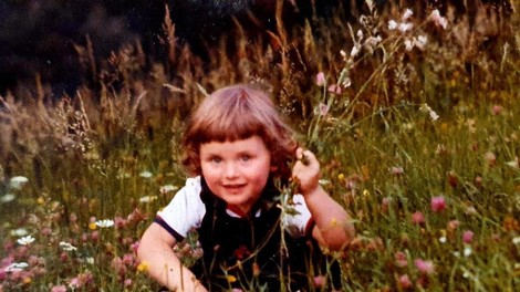 Znana Slovenka je fotografijo iz otroštva objavila z zelo tehtnim razlogom. Ko boste prebrali, zakaj, vam bo vse jasno