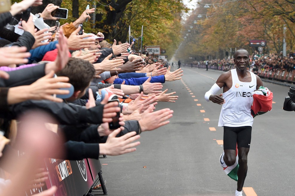 Podrl je svetovni rekord, ki ga je postavil sam! Poglejte, kako hitro je pretekel maraton (foto: Profimedia)