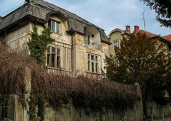 Sosed ubil upokojenko, potem pa se z družino vselil v njeno stanovanje