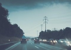  TRAGIČNA nesreča: oseba je nenadoma stopila pred vozilo na avtocesti