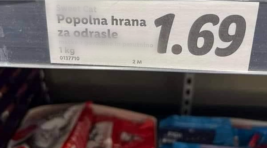 Bizarno: v trgovini prodajajo "popolno hrano za odrasle" (foto: Facebook/Uros Majerle/fotomontaža)