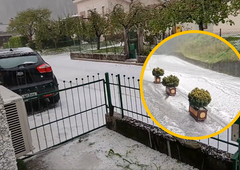 Besneče nevihte nad Slovenijo: več krajev po državi zasipala sodra