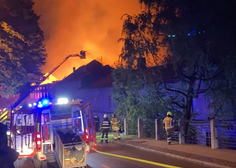 VIDEO: V Kranju izbruhnil večji požar, z ognjem se borijo vse okoliške gasilske enote