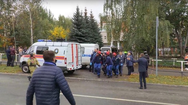 Ponorel Rus streljal v šoli: ubitih najmanj 13 ljudi, okoli 20 je ranjenih (foto: Profimedia)