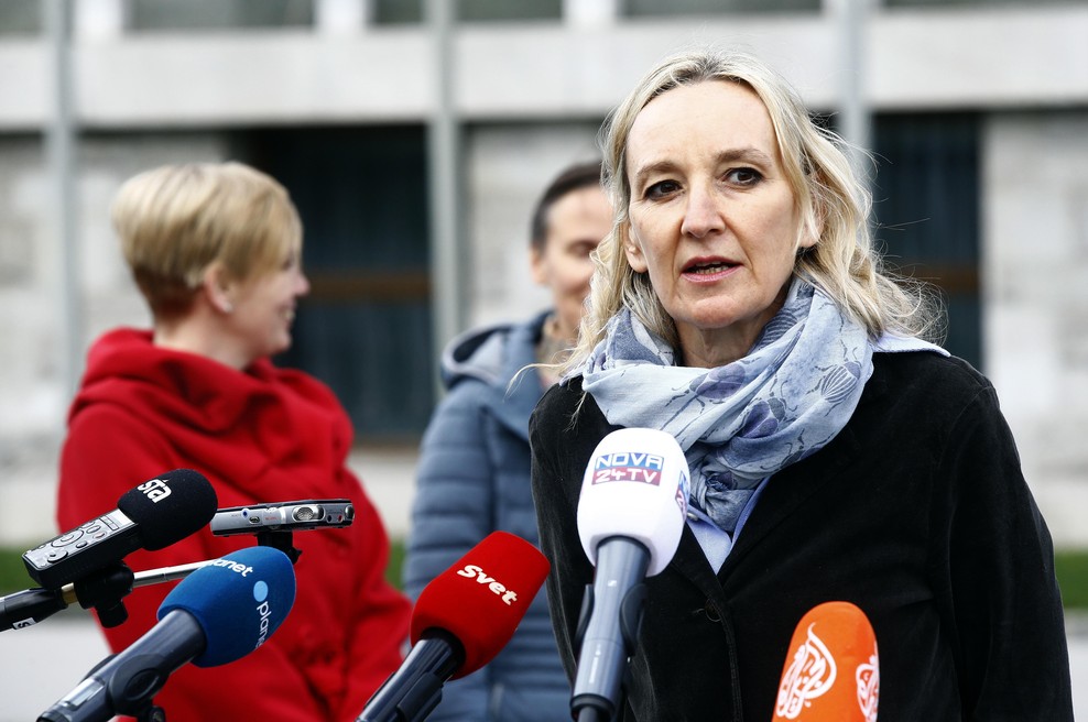 V predsedniško tekmo še ena kandidatka: tudi njej je uspelo zbrati dovolj podpisov! (foto: Bobo)