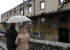 Kaj bo z nevarno stavbo v Kranju, ki ogroža varnost mimoidočih? (Nedavno se je že porušil del objekta)