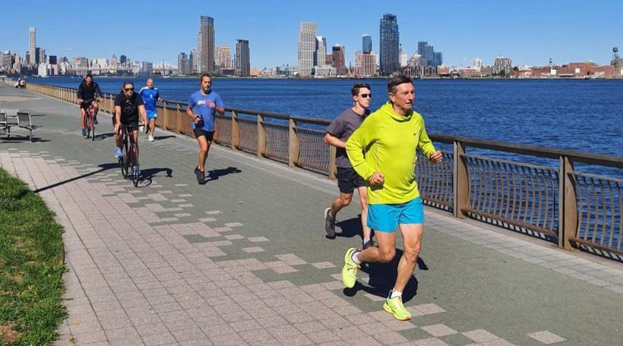 Borut Pahor na tradicionalnem teku po New Yorku: spremljali so ga "super ameriški varnostniki" (foto: Instagram/Borut Pahor)