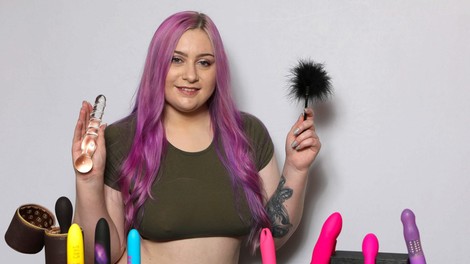 Spoznajte žensko, ki je plačana za testiranje igračk: kateri vibrator je najboljši?