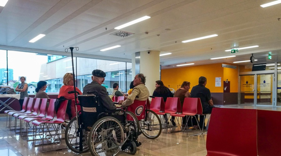 Smo za predolge čakalne vrste v zdravstvu krivi tudi sami? (foto: Bobo)