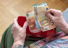 Predpraznično darilo za upokojence: država jih je presenetila z višjo pokojnino