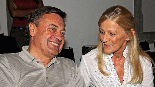 Žena Zorana Jankovića v stanovanju nosi zaščitno masko. Kaj se dogaja v družini ljubljanskega župana?