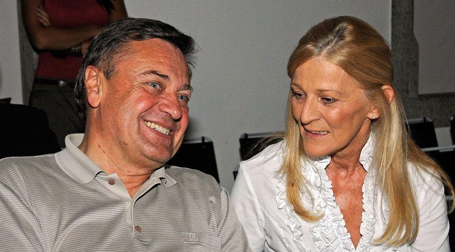 Žena Zorana Jankovića v stanovanju nosi zaščitno masko. Kaj se dogaja v družini ljubljanskega župana? (foto: Sašo Radej)