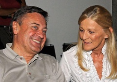 Žena Zorana Jankovića v stanovanju nosi zaščitno masko. Kaj se dogaja v družini ljubljanskega župana?