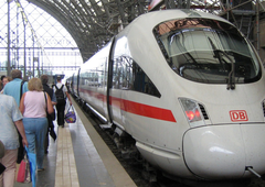 Napadalci sabotirali nemške železnice, prizadetih na tisoče ljudi