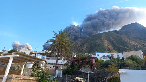 VIDEO: V sosednji državi izbruhnil vulkan, posnetki so šokantni