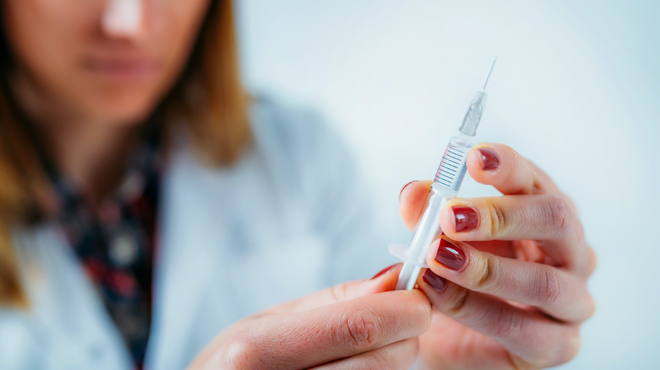 Slovenija naj bi prenehala dobavljati cepiva proti covidu, že plačana pa bodo uničili (foto: Profimedia)