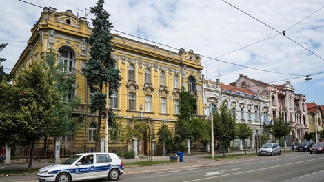 Mladoletna Slovenka na Hrvaškem povzročila hudo prometno nesrečo