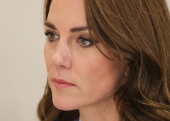 Protestnica napadla Kate Middleton, vojvodinja z odzivom presenetila vse