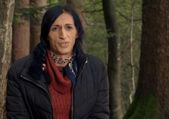 Andrea ima dovolj: zaradi obtoževanj je sklenila, da pokaže, kaj se skriva pod njeno obleko. Imamo fotografijo