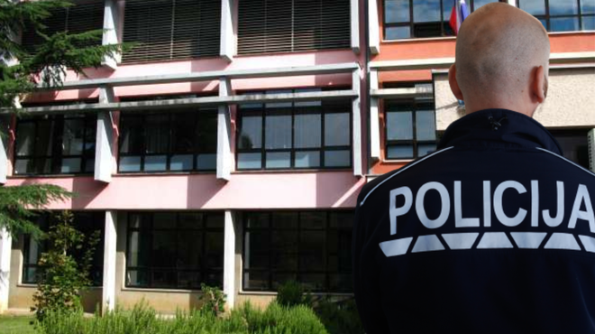 Incident s pištolo na gimnaziji v Novi Gorici: z informacijami se je oglasil ravnatelj (foto: Marko Cencič/STA/Bobo/fotomontaža)