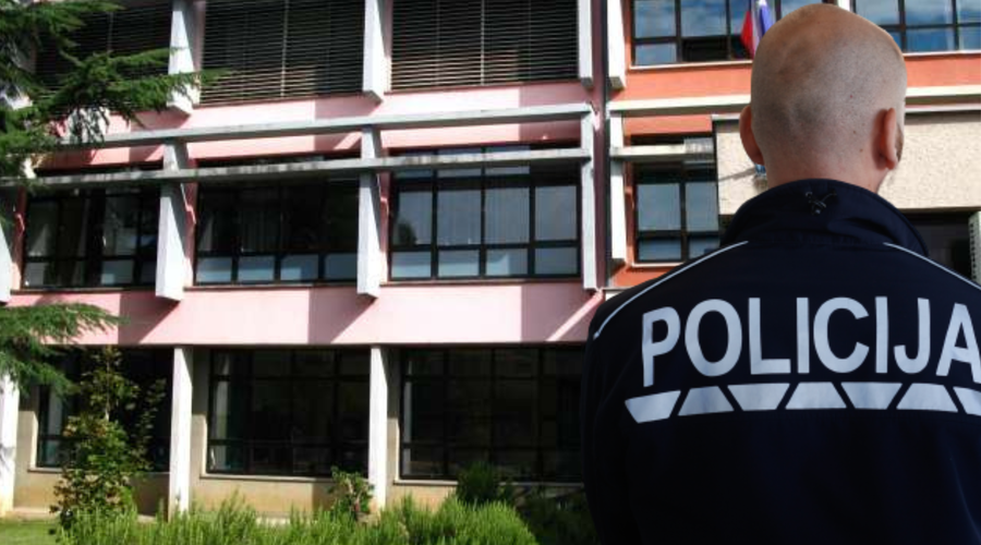 Incident s pištolo na gimnaziji v Novi Gorici: z informacijami se je oglasil ravnatelj (foto: Marko Cencič/STA/Bobo/fotomontaža)