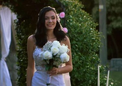 V šov Sanjski moški vstopa skrivnostna lepotica v poročni obleki. Kdo je in kakšen je njen namen?