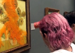 VIDEO: Slavno van Goghovo sliko polili z juho