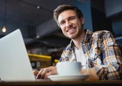 Raziskava IPROMa in Valicona razkrila, katerim spletnim vsebinam Slovenci najbolj zaupamo