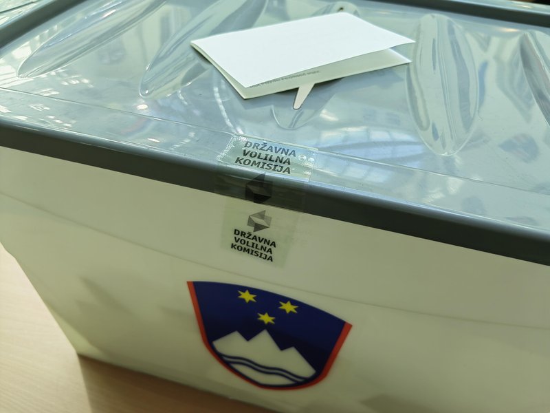 Številke volilne udeležbe prvega dne bodo znane v sredo dopoldne.