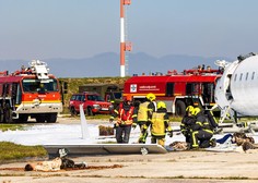 Vojaki, gasilci in reševalci strnili vrste in pomagali udeležencem letalske nesreče na Dolenjskem
