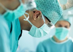 Znani kirurg povzročil smrt 24 ljudi in zaslužil 1,6 milijona evrov