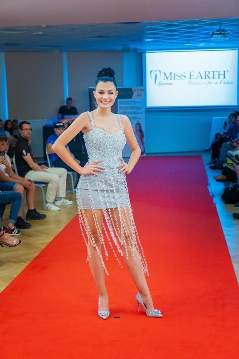 Obleka, ki je Kristini prinesla zmago na tekmovanju za Miss Earth.