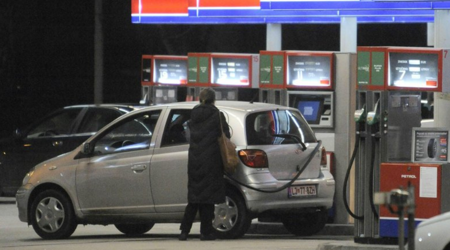 Od polnoči višje cene bencina: koliko bo treba po novem odšteti za liter? (foto: Bor Slana/Bobo)