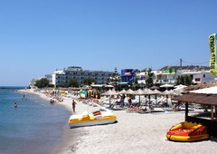 Ogorčenje na otoku: spolnemu prestopniku pred odhodom v zapor dovolili počitnice v Grčiji