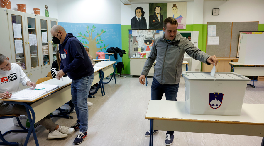 Koliko je v Sloveniji volišč, koliko volilnih upravičencev in kdaj bodo znani volilni rezultati? (foto: Bobo)