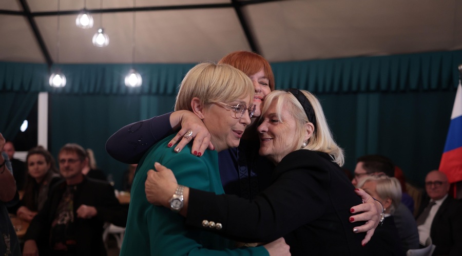 Takšen je bil prvi odziv Nataše Pirc Musar po neuradnem izidu predsedniških volitev (foto: Bobo)