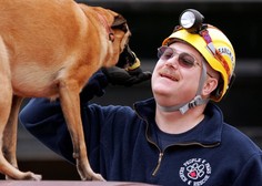 Zavržena psička je danes terapevtka, ki tolaži gasilce v stiski