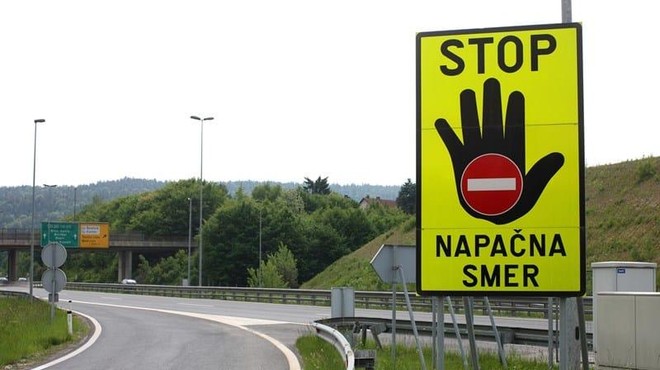 Kaj storiti, če se nam na avtocesti bliža vozilo iz napačne smeri? (foto: Infopot)