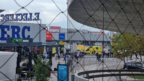 Pred trgovino na Rudniku zapeljal v ljudi, poškodovanih več oseb