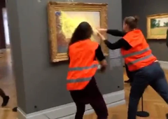 Aktivisti napadli tudi Monetovo sliko, vredno 111 milijonov evrov