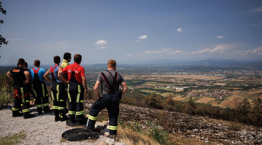 Žalostno stanje na Krasu: znano je, kdaj bodo začeli obnovo (foto: Bobo)