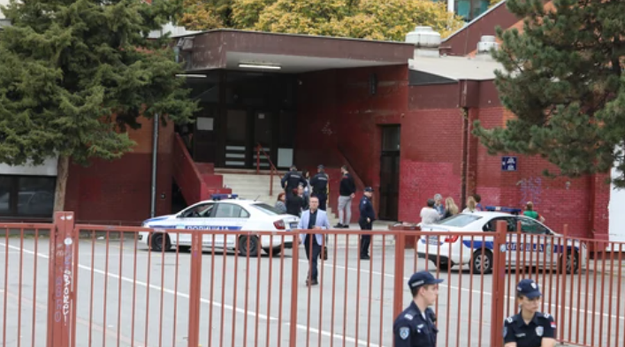 Grozljivka pred šolo: deklico obšla slabost, ni ji bilo pomoči (foto: Zoran Ilić/Blic)