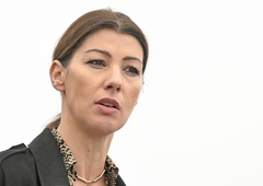 Bi morala Švarc Pipanova zaradi nakupa prostorov na Litijski izgubiti ministrski stolček? Večina trdi, da ja