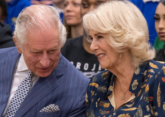 Kraljeva družina v enem večjih kaosov v zgodovini, zaradi katerega so pripravljeni ukiniti tradicijo