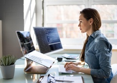 Komu zaupati v kibersvetu - človeku ali tehnologiji?