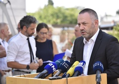 Kaj prinaša izhodni covidni zakon, ki ga je sprejel državni zbor?